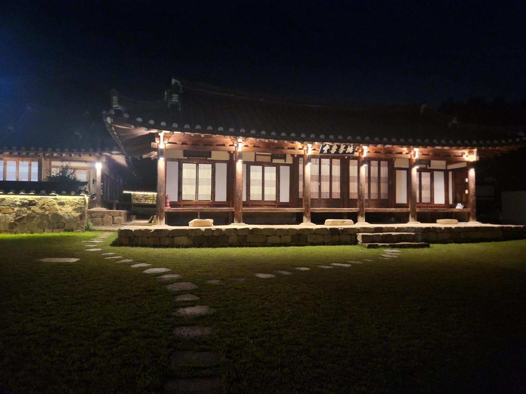 Dobong Seodang Gyeongju Bagian luar foto